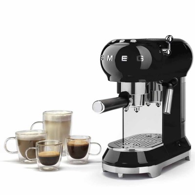 Black Manual Espresso Machine SMEG en Cafés La Mexicana
